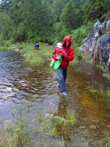 Karen og Kåre går på stien