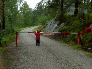 Bom for vejen op til parkeringspladsen