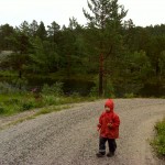 Ellen studerer GPS'en - hun havde den lille gule