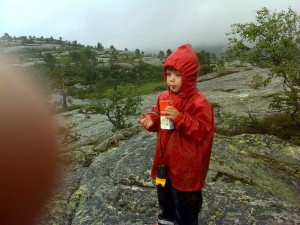 Da vi fandt cachen fik vi en æblejuice og en kviklunch