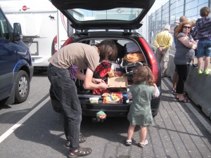 Og så kørte de foran...