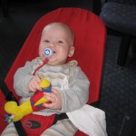 Karen hygger sig på færgen - hun fik flere venner, der kom og snakkede med hende