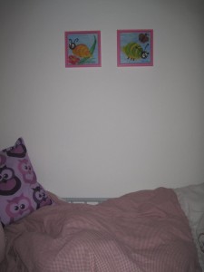 Karens seng med ugle-pude