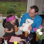 Ellen og onkel Anders og Bamse spiller terninger