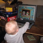 Tja - nu varer det vel ikke længe inden hun også skal have sin egen computer...