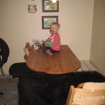 Man vender ryggen til hende to sekunder...