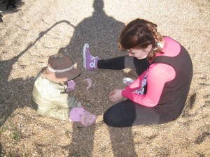 Christina begraver Karens tæer