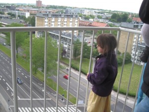 Ellen nyder udsigten fra 16.