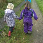 Ellen og Ann-Kathrine til julefrokost hos farmor og farfar