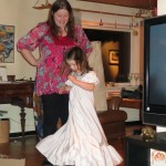 Ellen tjekker om kjolen nu også kan stritte