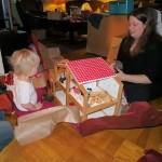 Karen får et dukkehus af moster Ane