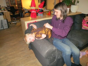 Forsøg på at få Karen i en nytårskjole