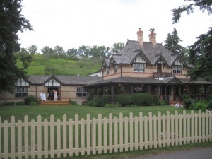 Bryllup - læg mærke til brudens mor, der er i hvidt