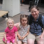 Tre piger - og Ellen vil altså hellere tage billeder end blive taget billeder af