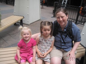 Tre piger - og Ellen vil altså hellere tage billeder end blive taget billeder af