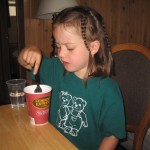 Hun ser noget skeptisk ud