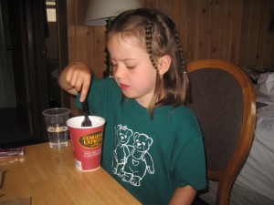 Hun ser noget skeptisk ud