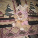 Sengen var fint redt og bamserne sad og hyggede sig